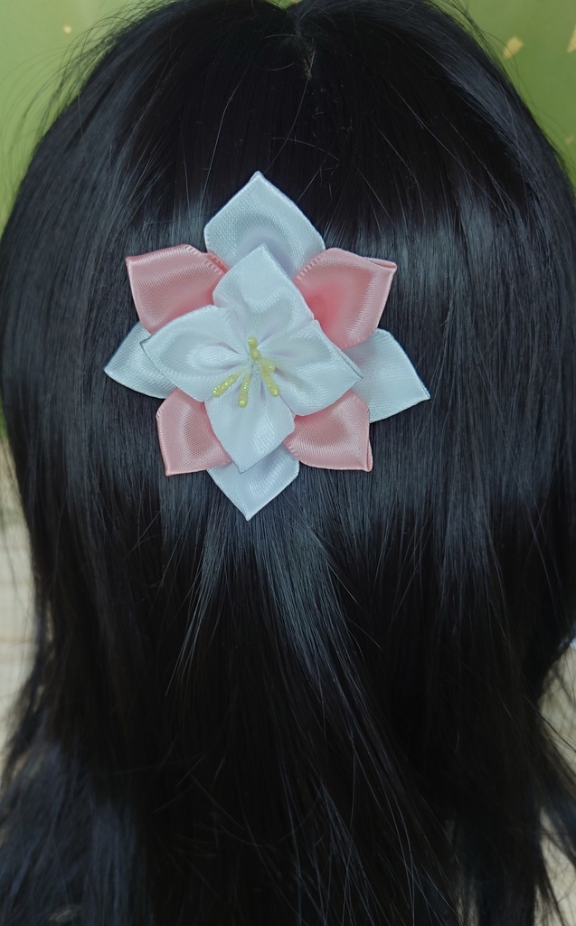 四弁花のヘアクリップ 3本セット