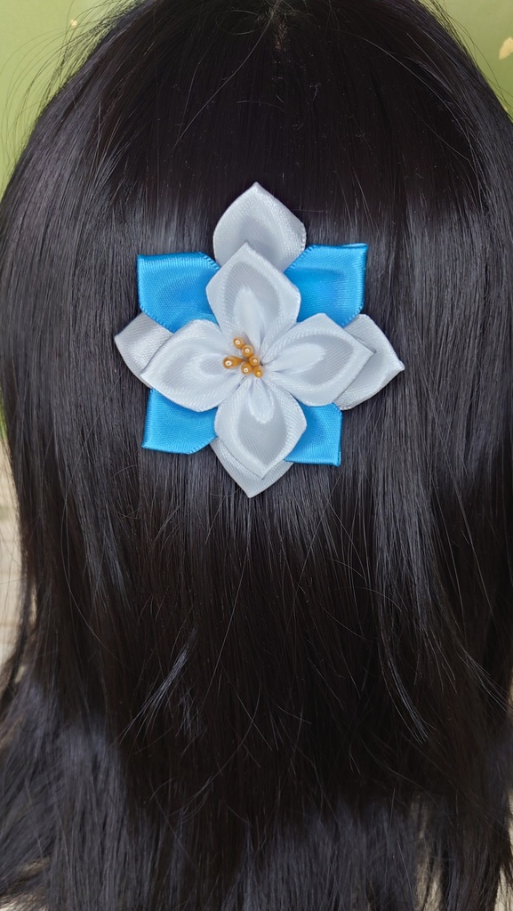 四弁花のヘアクリップ 3本セット