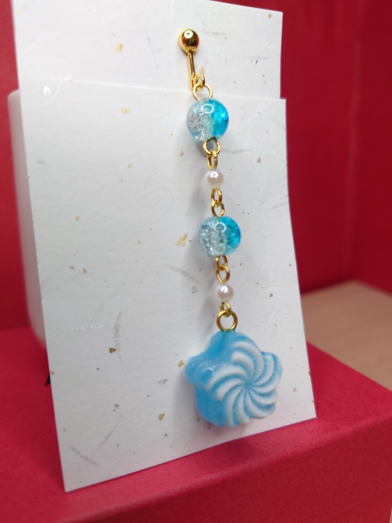 青い飴玉イヤリング 片耳用