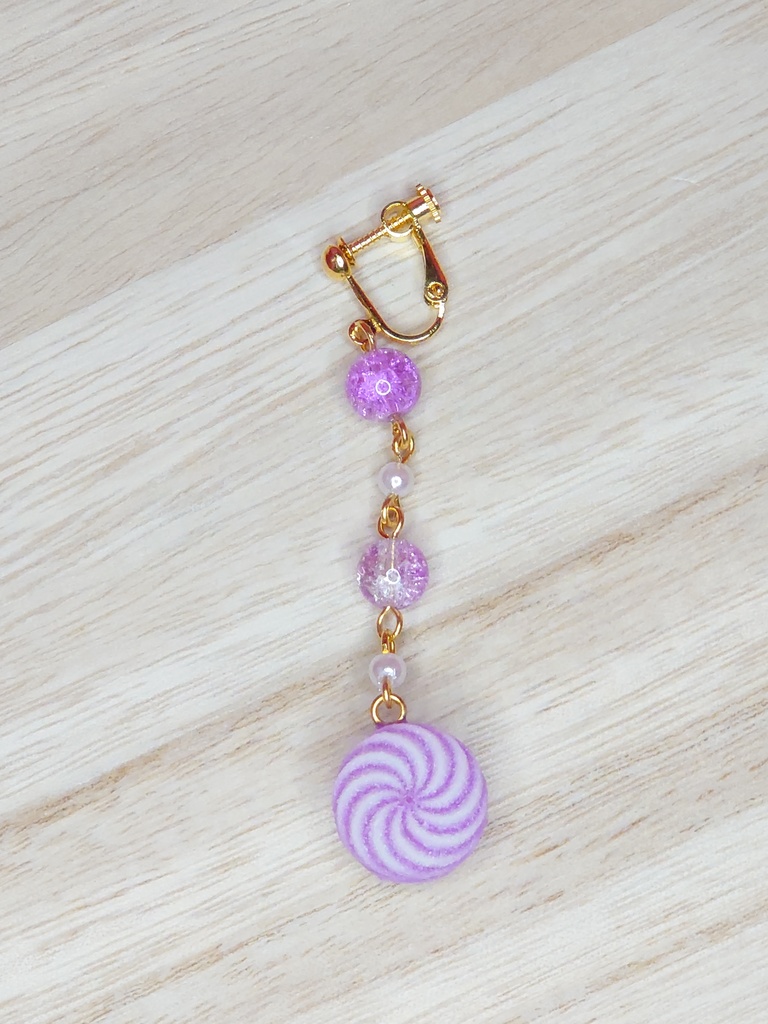 紫の飴玉イヤリング 片耳用