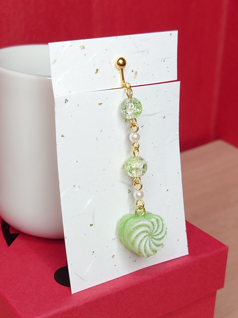 緑色の飴玉イヤリング 片耳用