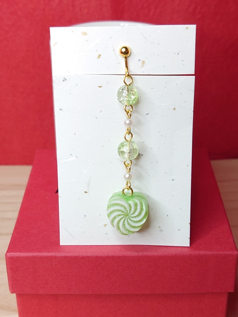緑色の飴玉イヤリング 片耳用