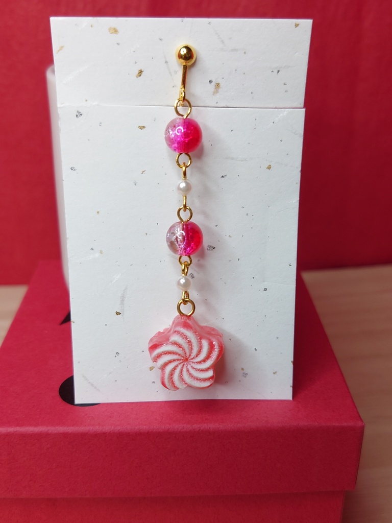 赤い飴玉イヤリング 片耳用