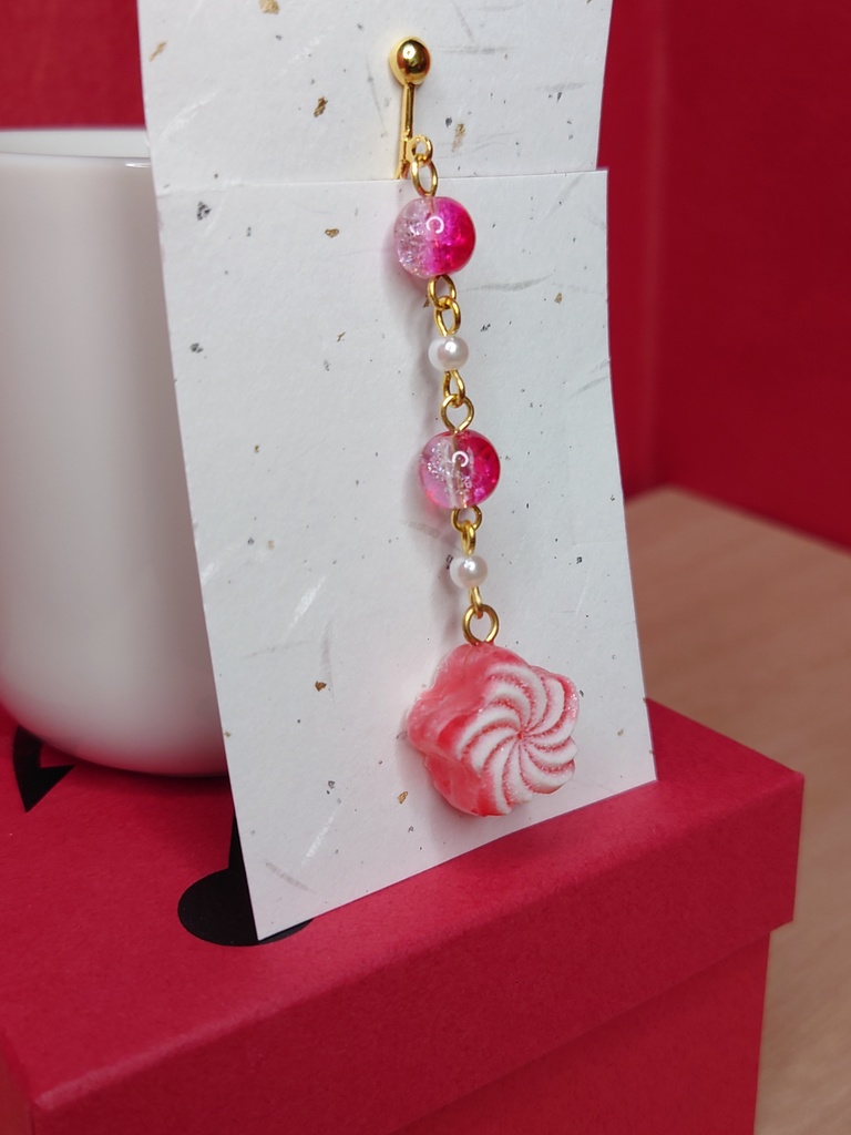 赤い飴玉イヤリング 片耳用