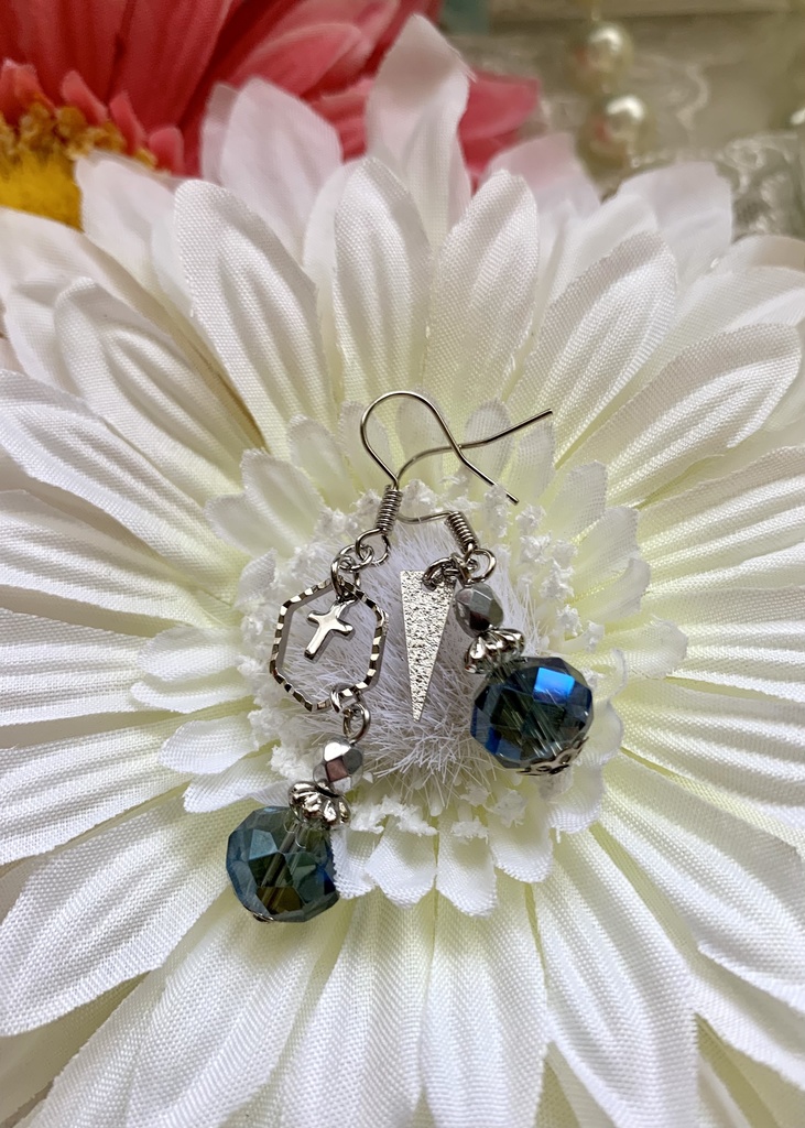 ツイステ　イグニハイド寮　イメージピアス