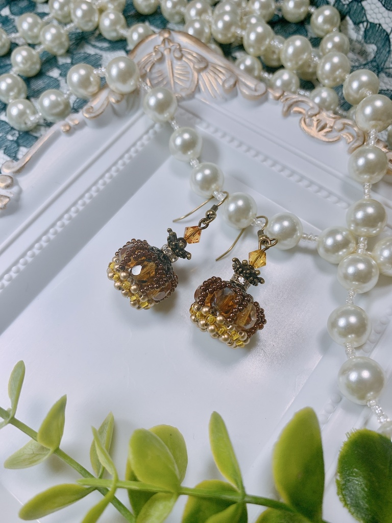 王冠ピアス&チャーム(ツイステ/サバナクロー)