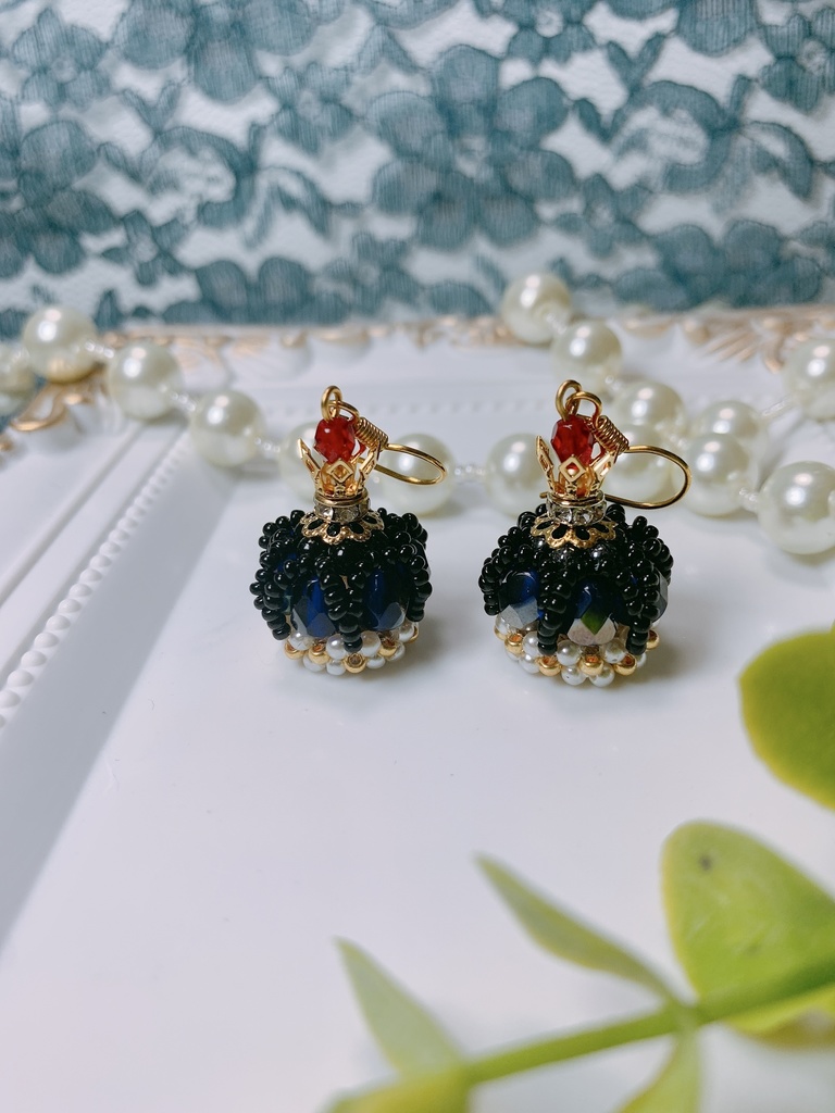 王冠ピアス&チャーム(ツイステ/ポムフィオーレ)