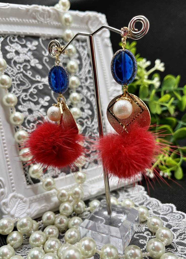 ツイステ ポムフィオーレ寮イメージ💙ファーピアス - La Parole - BOOTH