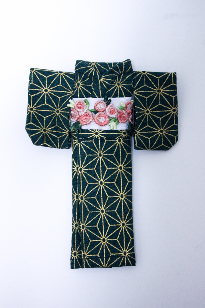 【若草金模様】肩が肌ける着物・浴衣