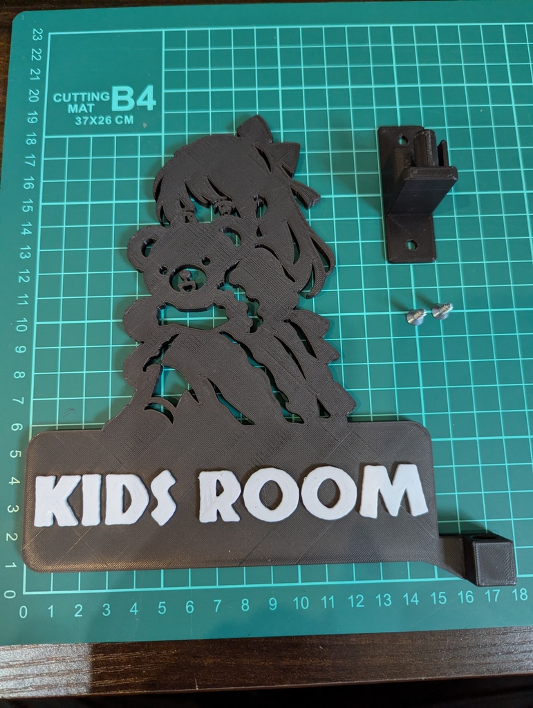 キッズルーム用 3Dプリント突き出しサイン(クマと女の子)角度調整可