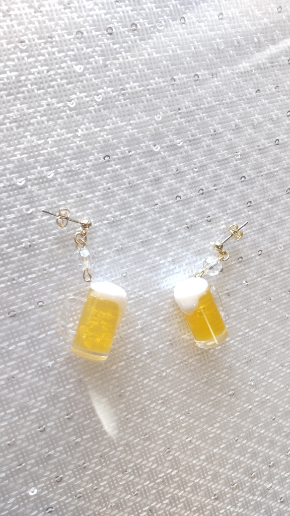 ビールジョッキの耳飾り【ピアス/イヤリング】