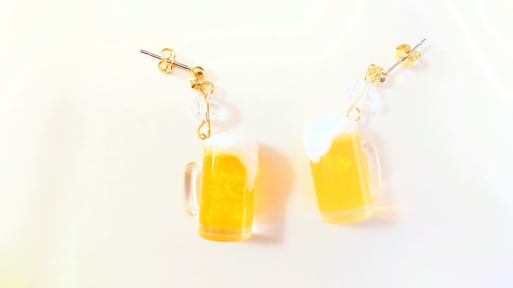 ビールジョッキの耳飾り【ピアス/イヤリング】