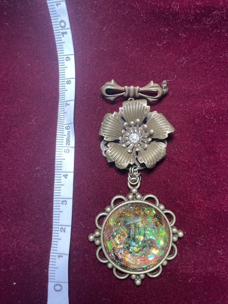 勲章風ブローチ/Y談おじさんイメージ