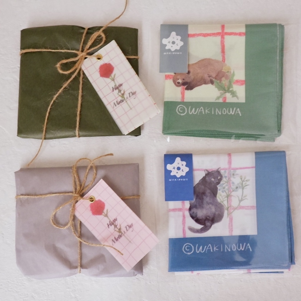 デルフィニウムとねこたちのハンカチ