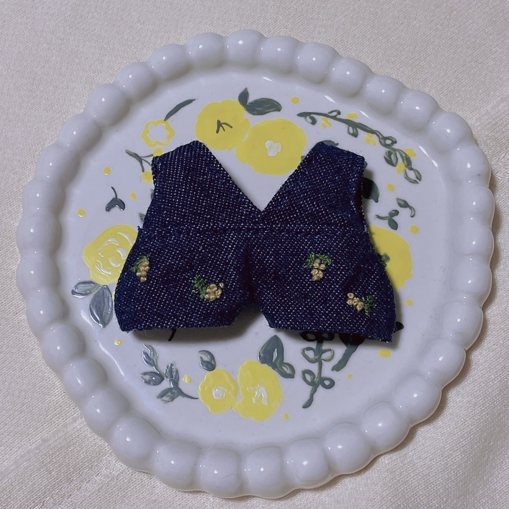 【4/26 sun. 21:30】刺繍のサロペ