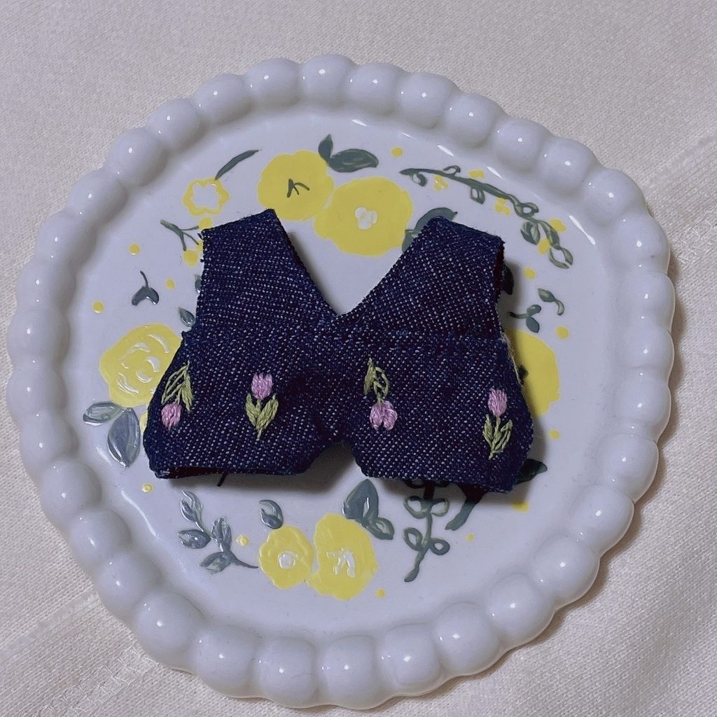 【4/26 sun. 21:30】刺繍のサロペ