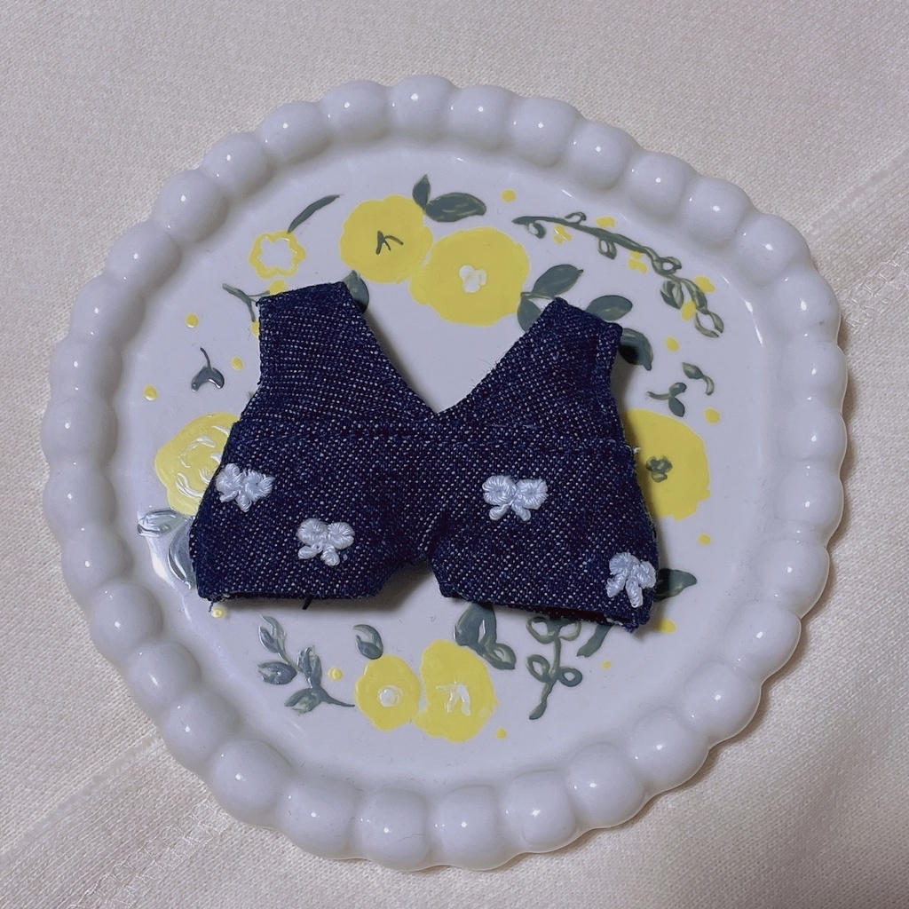 【4/26 sun. 21:30】刺繍のサロペ