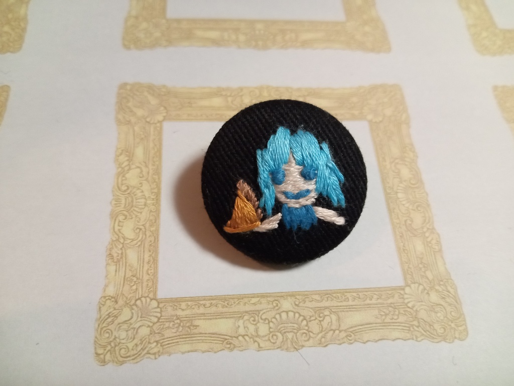 【Ib】うっかりさんの刺繍ブローチ(水色)