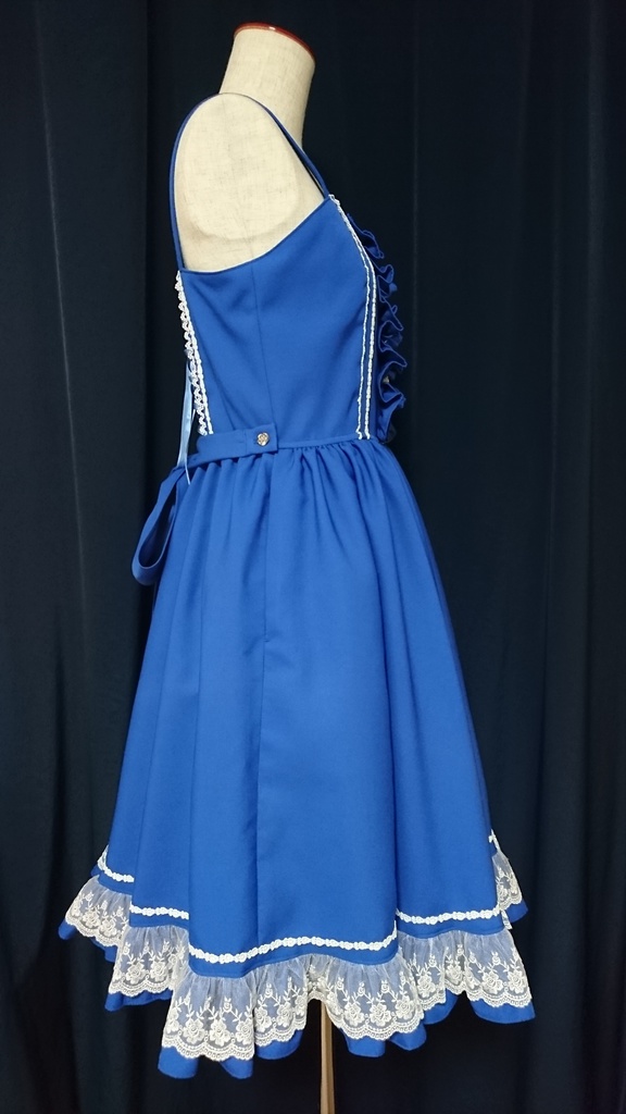 前立てフリル飾りのジャンパースカート