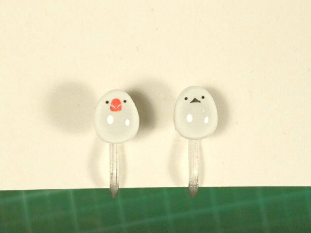 米粒サイズの小鳥お耳飾り