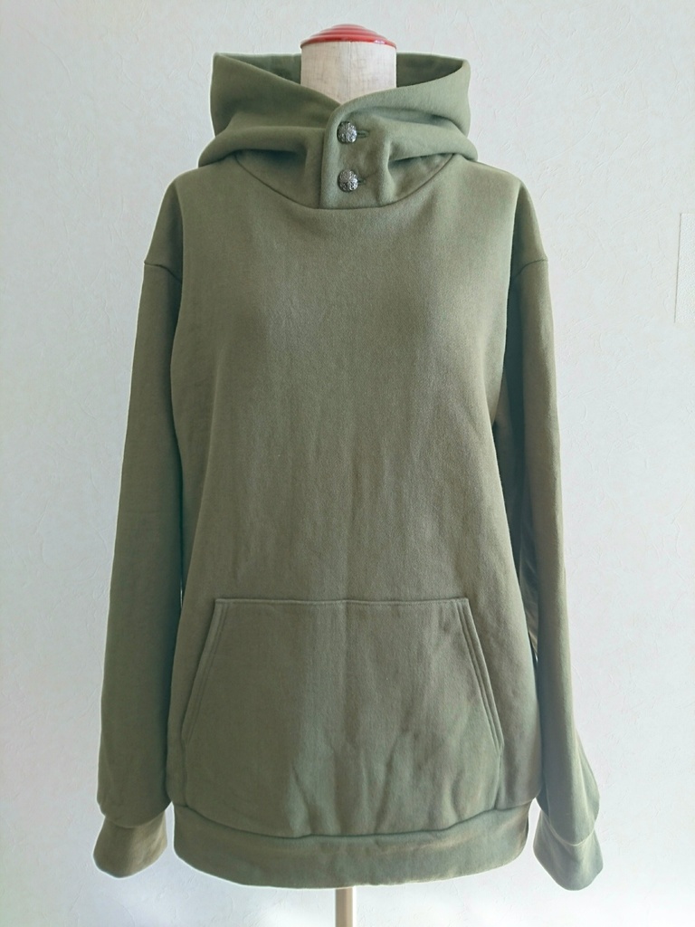 ボタン開きフードプルパーカー