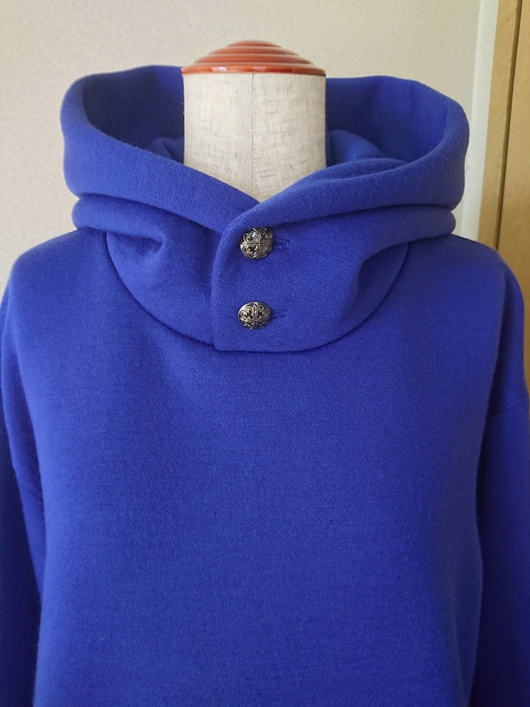 ボタン開きフードプルパーカー