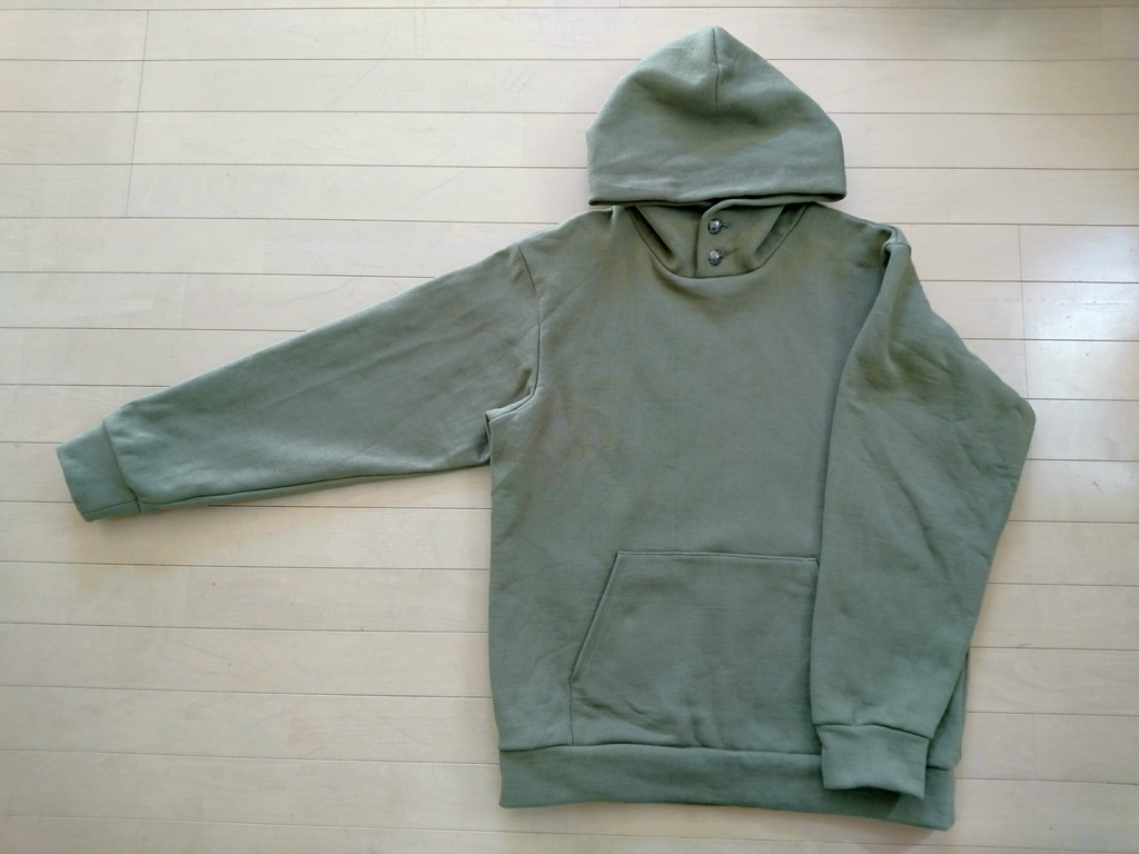 ボタン開きフードプルパーカー