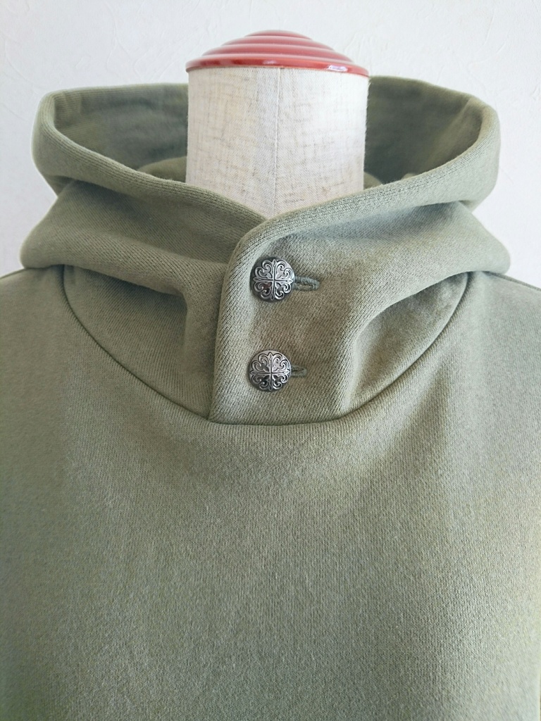 ボタン開きフードプルパーカー