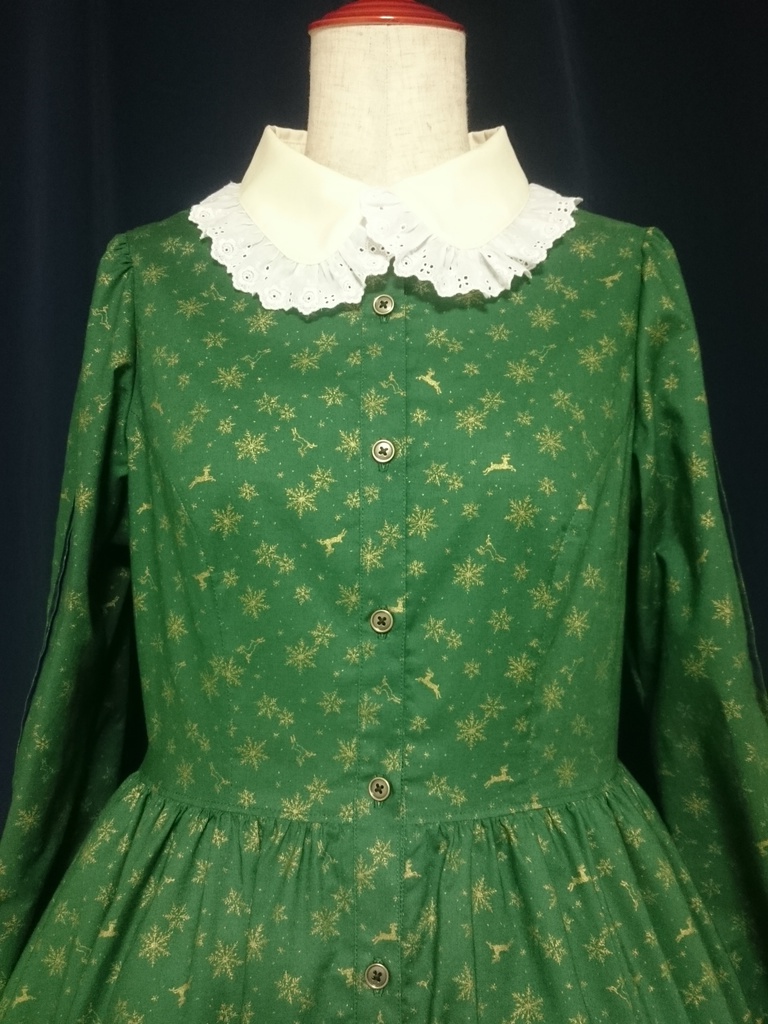 トナカイと雪の結晶柄ワンピース