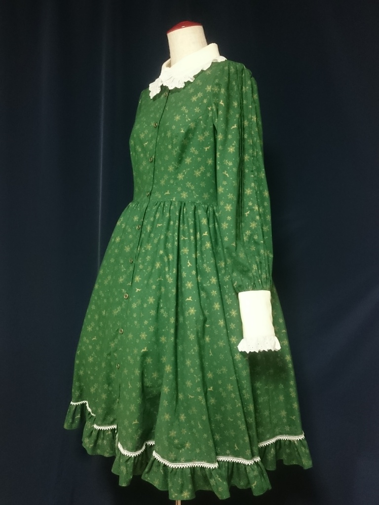 トナカイと雪の結晶柄ワンピース