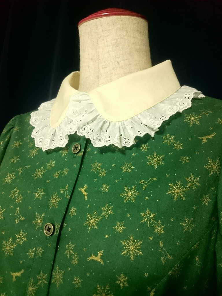 トナカイと雪の結晶柄ワンピース