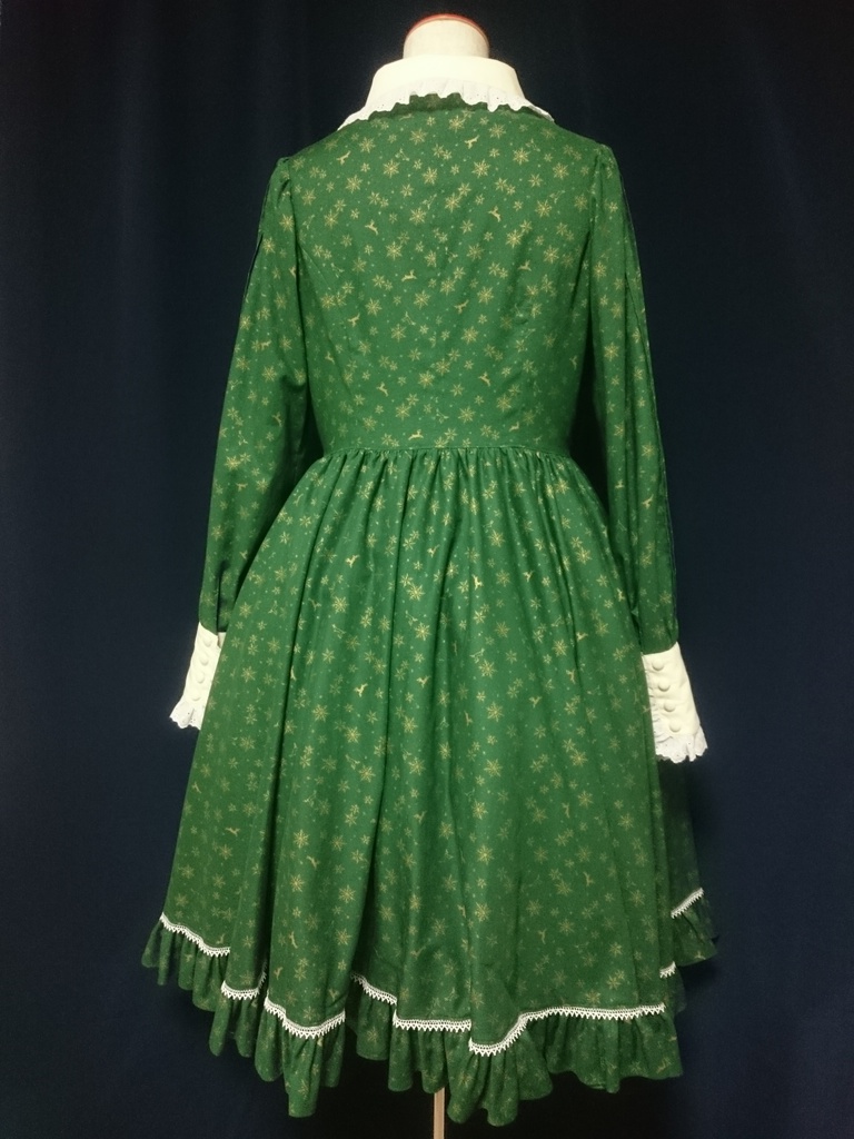 トナカイと雪の結晶柄ワンピース