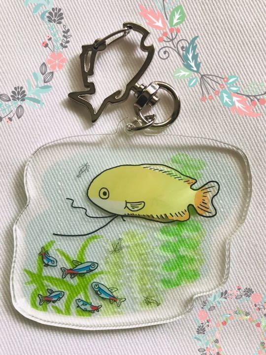 熱帯魚アクリルキーホルダー「ゴールデンハニードワーフグラミー&ネオンテトラwithミナミヌマエビ」