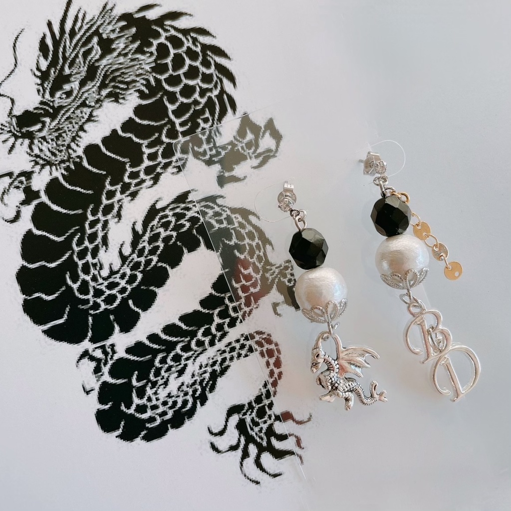 ブラックドラゴン モチーフピアス