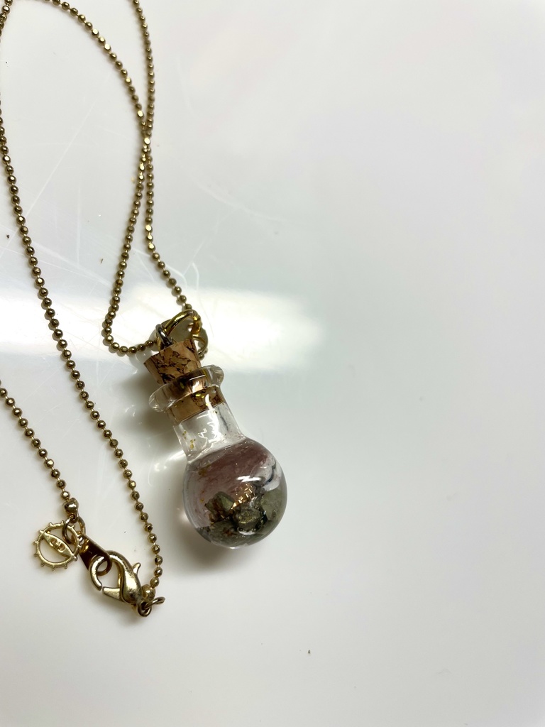愚者の黄金入り丸フラスコ瓶　ネックレス