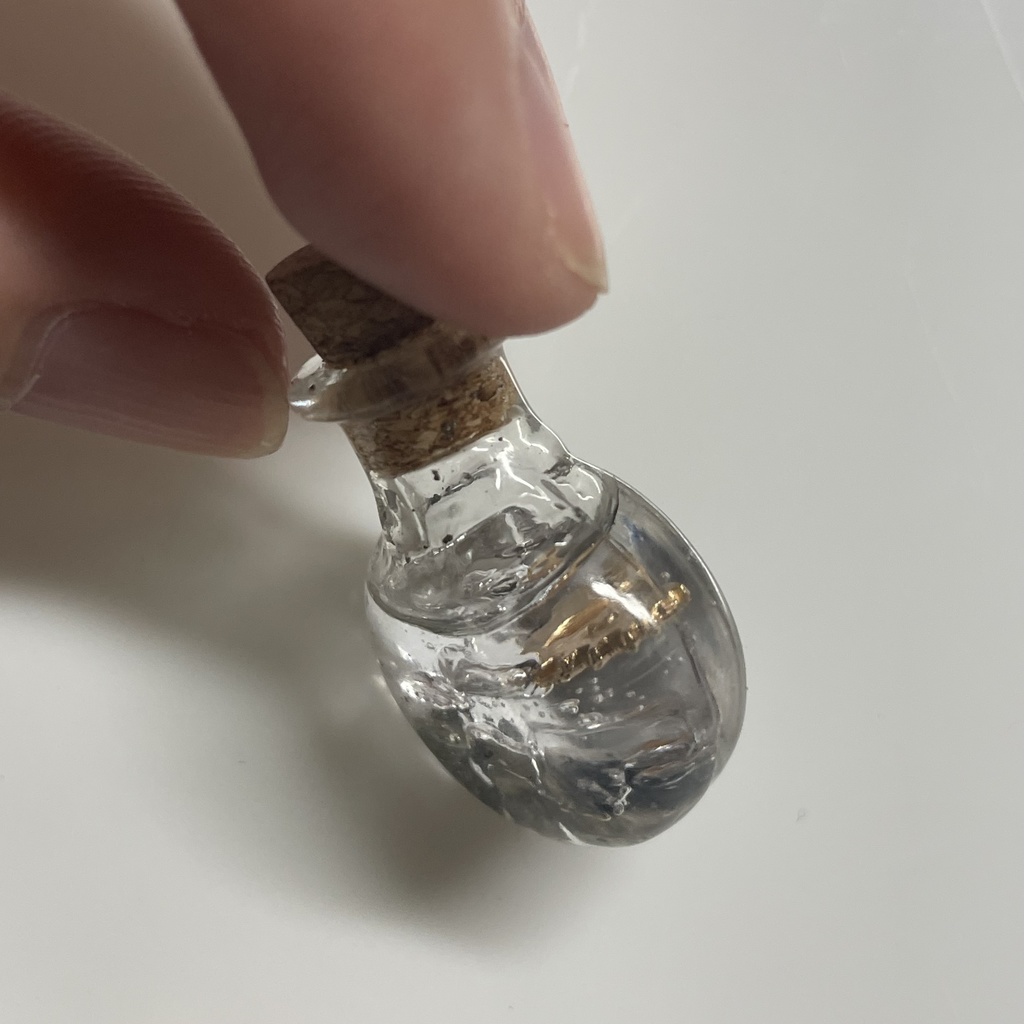 国産愚者の黄金入り ミニ平底丸フラスコ