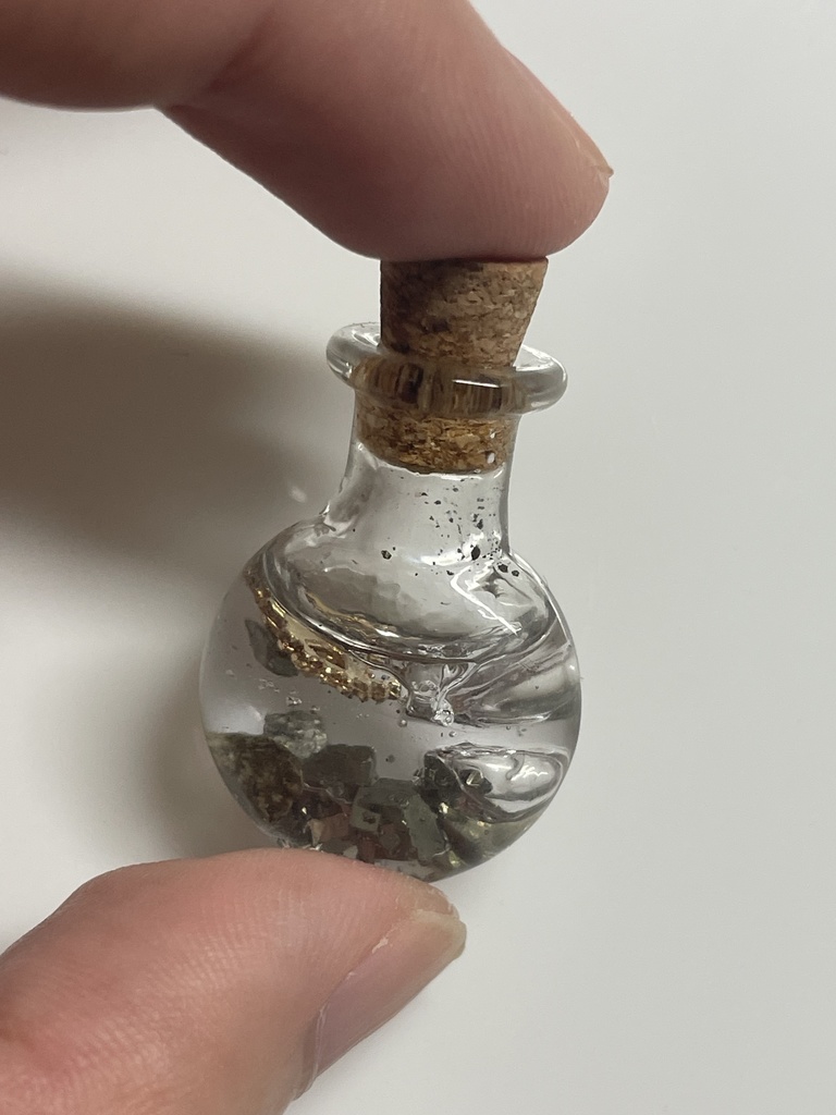 国産愚者の黄金入り ミニ平底丸フラスコ