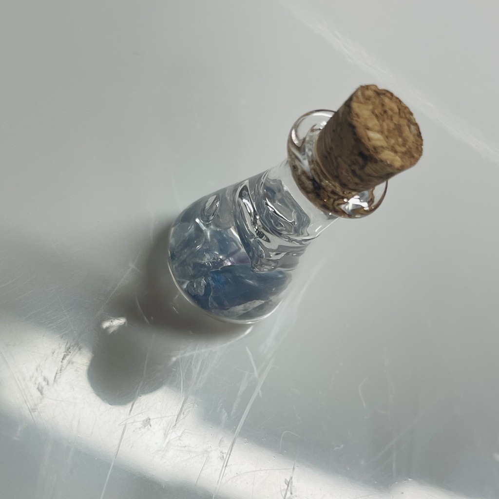 フローライトのさざれ石ミニ三角フラスコ