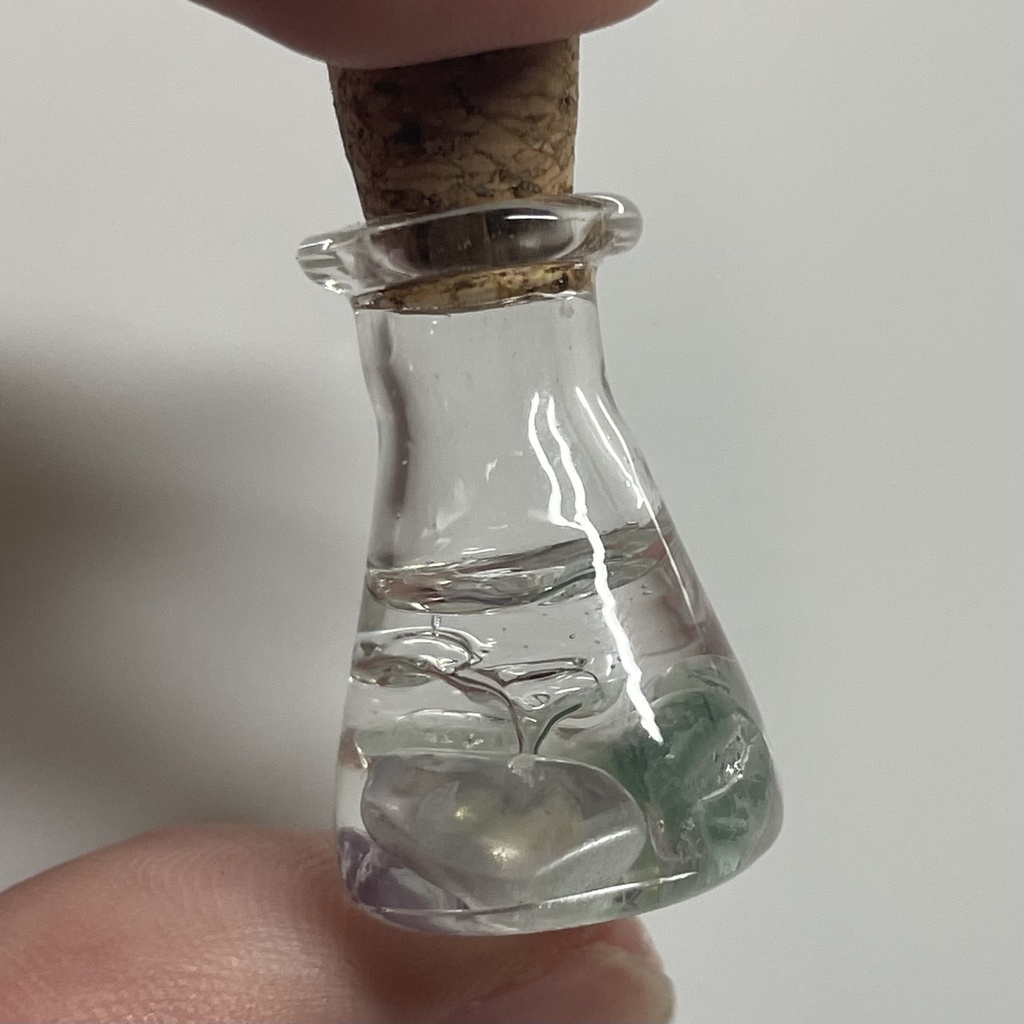 フローライトのさざれ石ミニ三角フラスコ