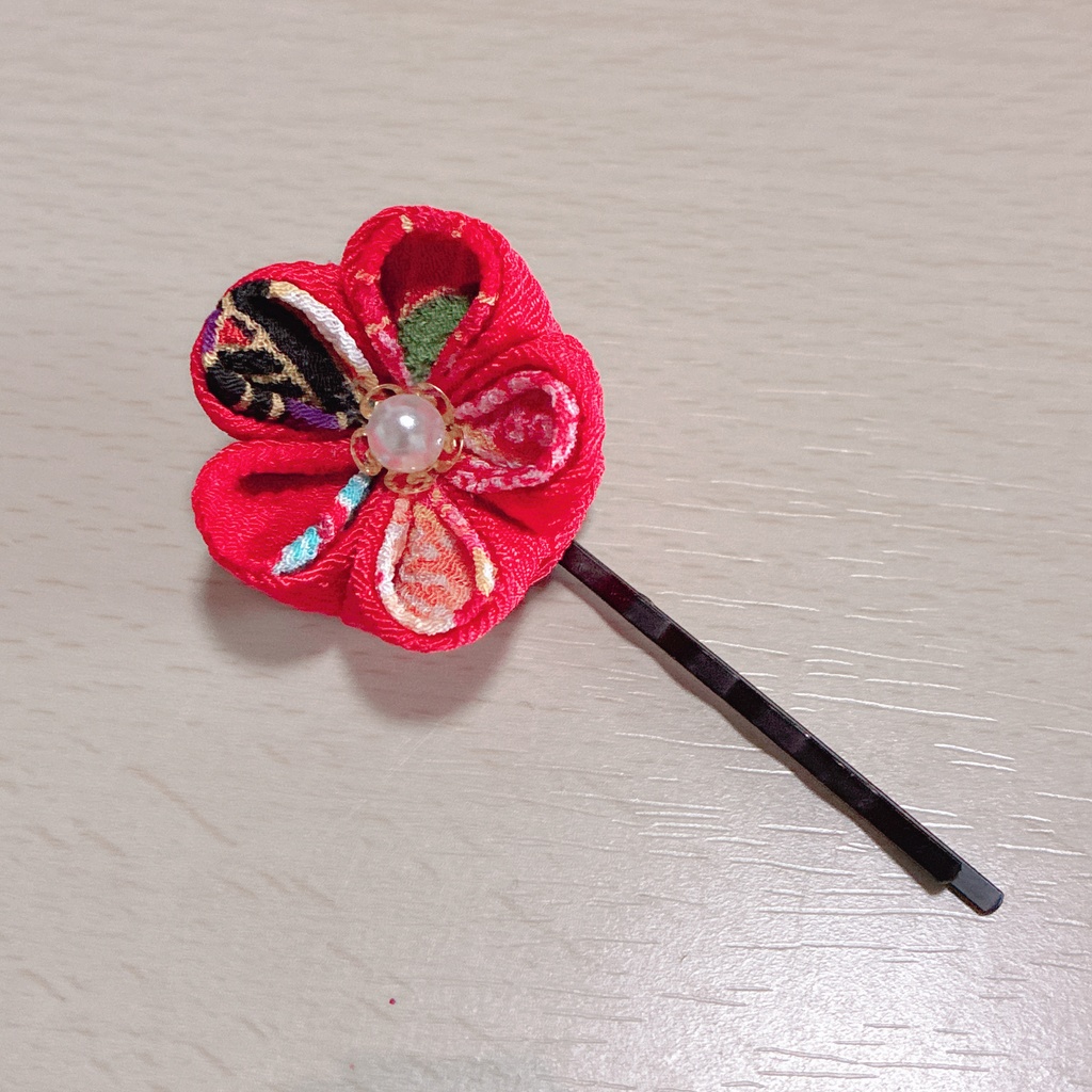     「和の小花ヘアピン＊紅の彩り（つまみ細工）」
