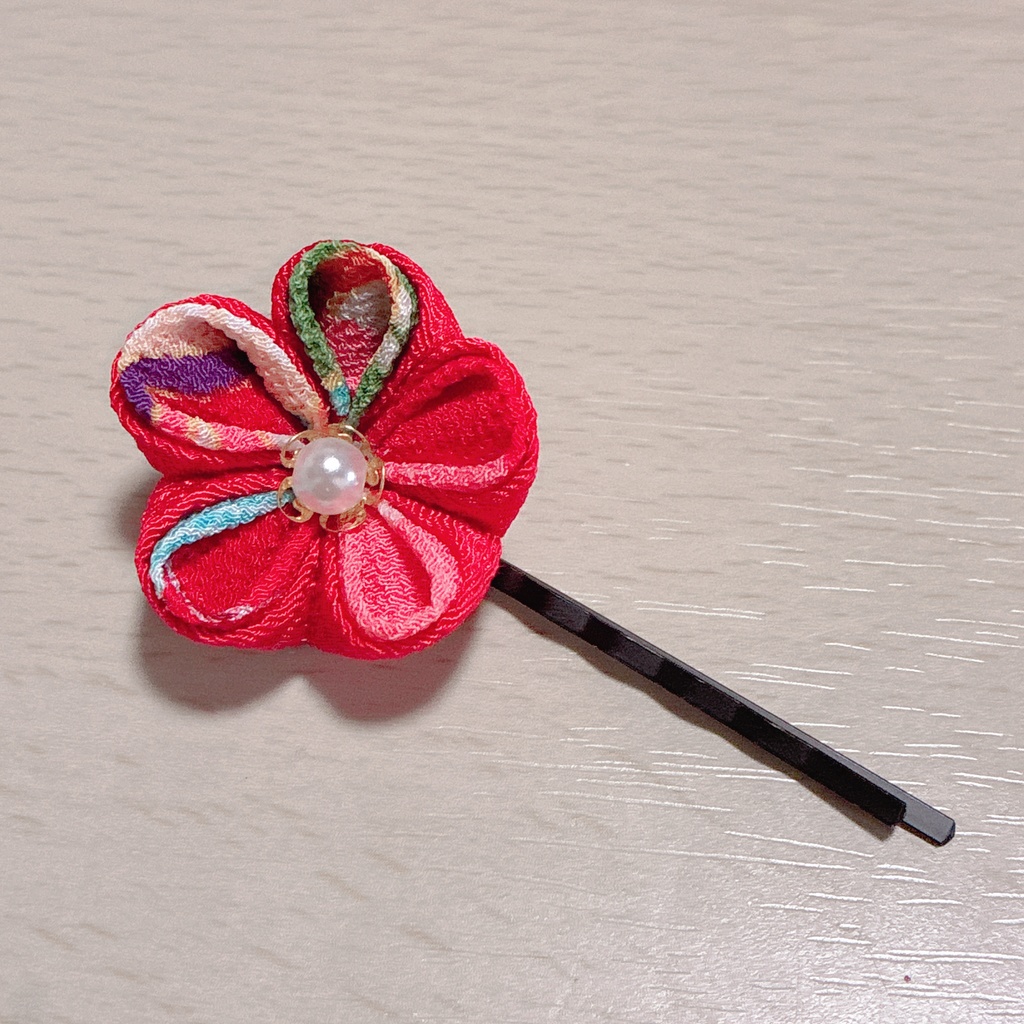 春霞の紅花 つまみ細工ヘアピン｜一点物・和風アクセサリー