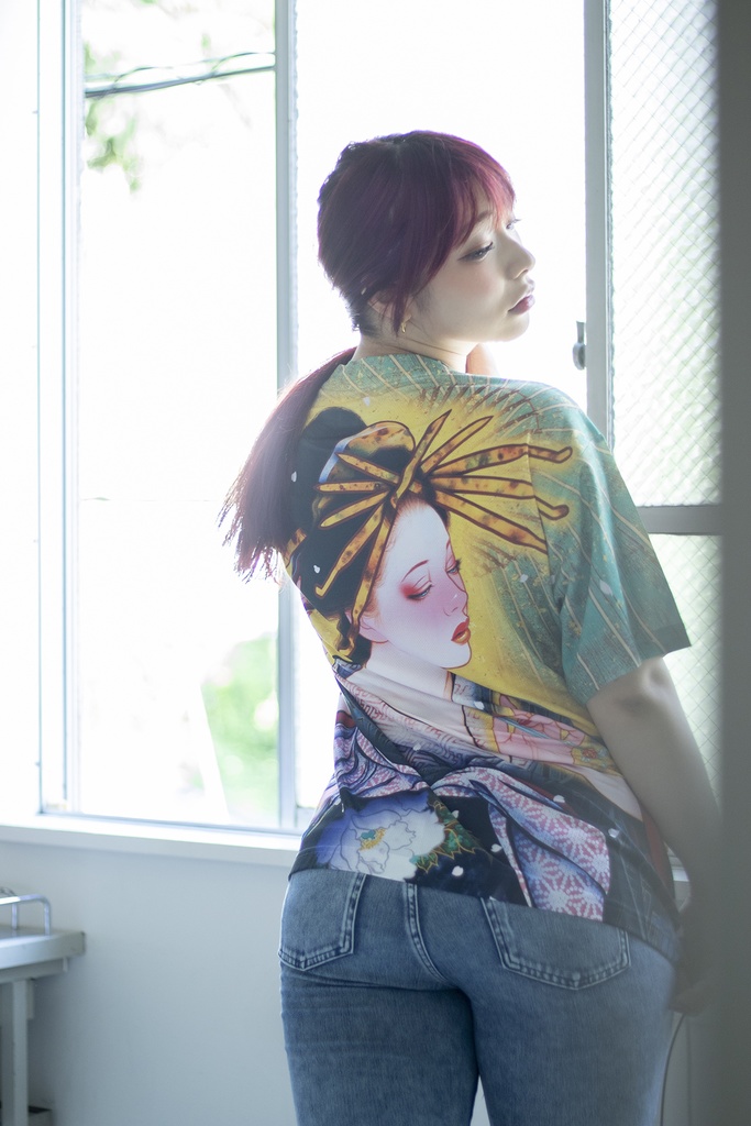 「捨身飼虎図」と「桜狩遊楽図」によるフルグラフィックTシャツ ツナマヨさんモデル