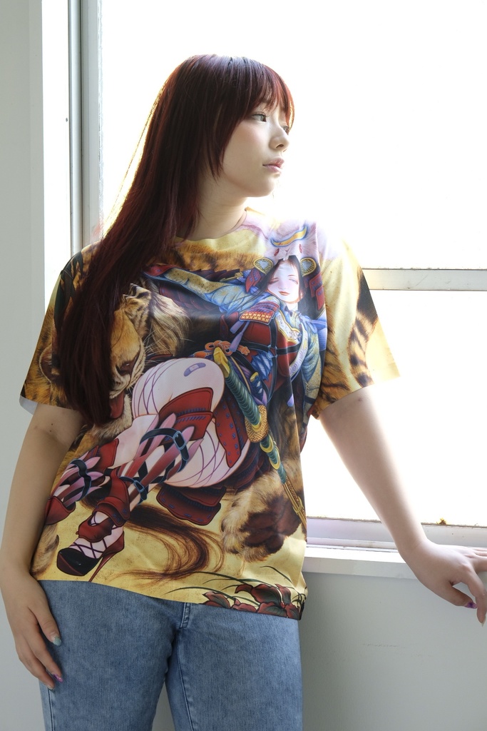 「捨身飼虎図」と「桜狩遊楽図」によるフルグラフィックTシャツ ツナマヨさんモデル