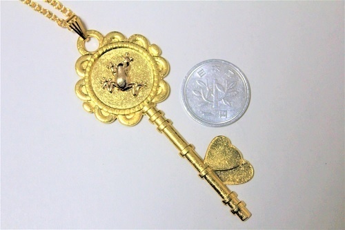 カエルの鍵のペンダント