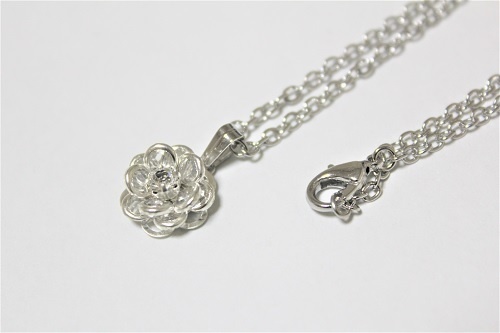 シンプルなペンダント