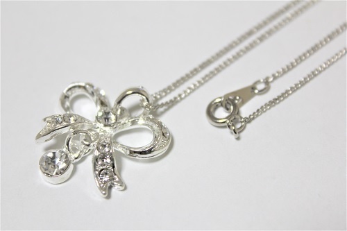 シンプルなペンダント