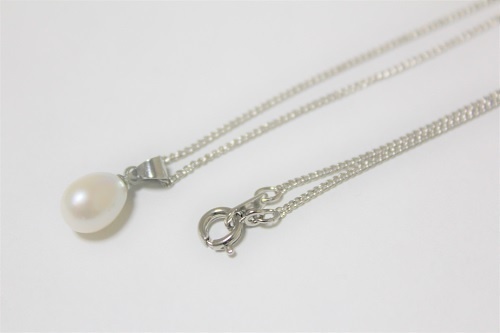 シンプルなペンダント