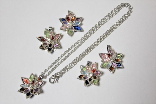 シンプルなペンダント