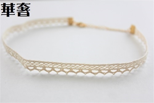 シンプルなチョーカー(ベージュ系)