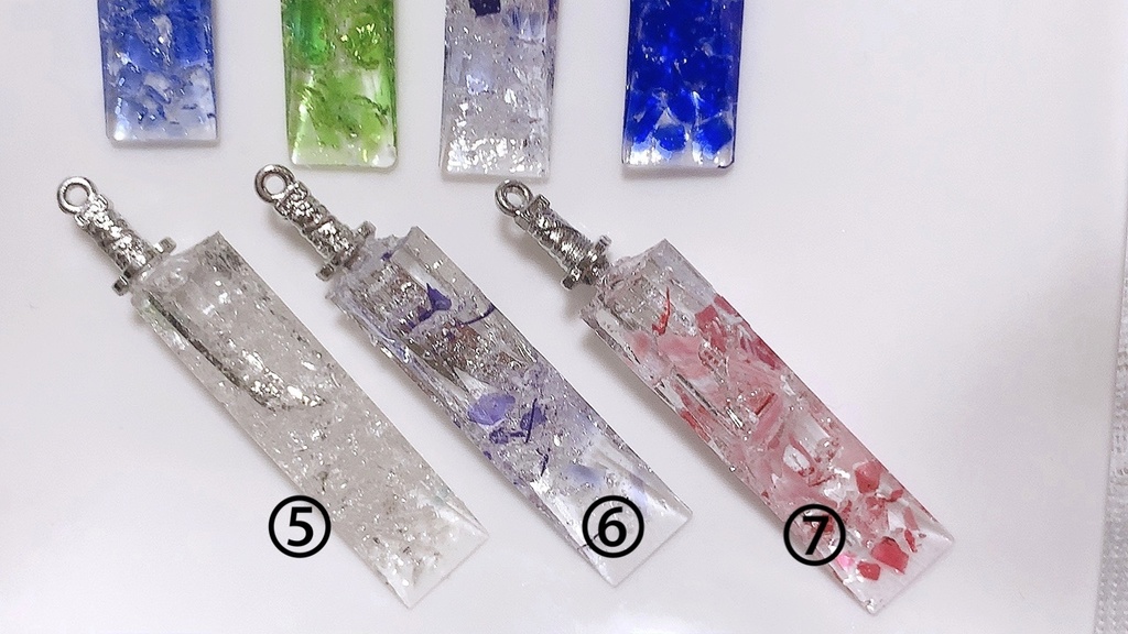 刀剣男士・琉球ガラスカレット刀剣ペンダント